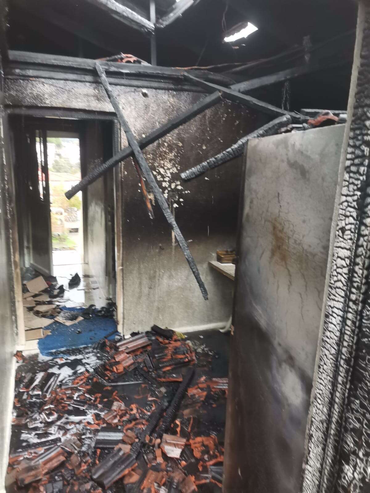 Köyceğiz’de Çatı Yangını, Bir Kişi Son Anda Kurtarıldı 4